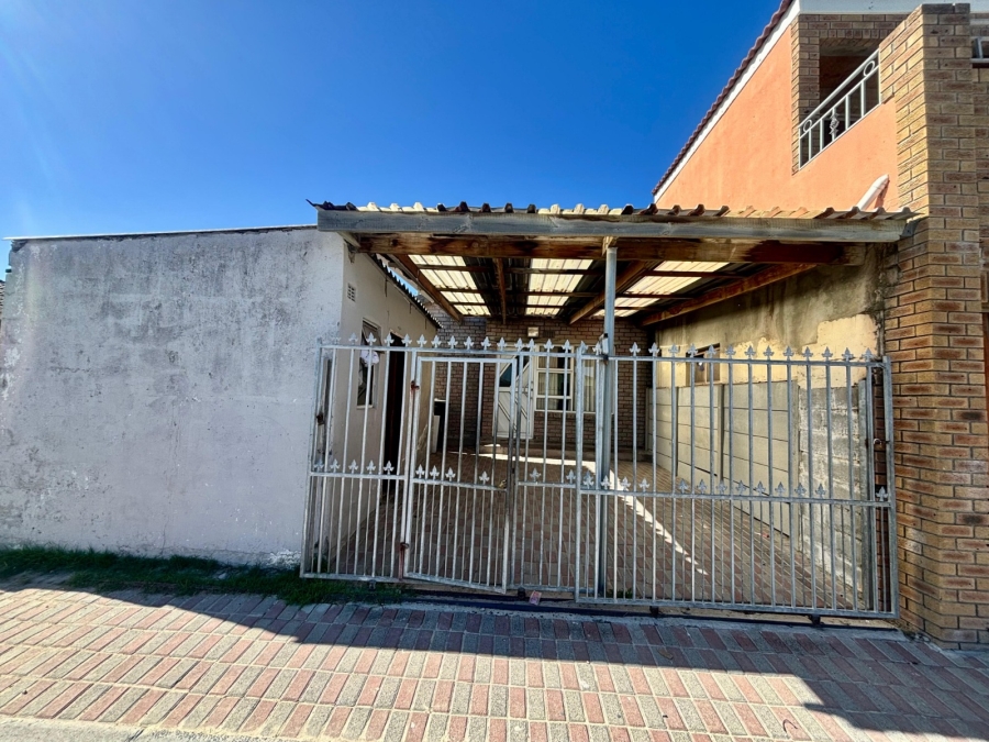 2 Bedroom Property for Sale in Mandela Park Western Cape